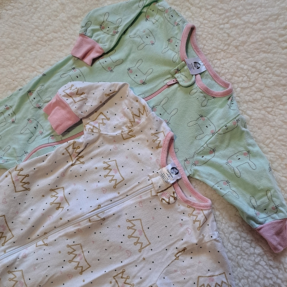 2 Adorable Zip up Sleepers